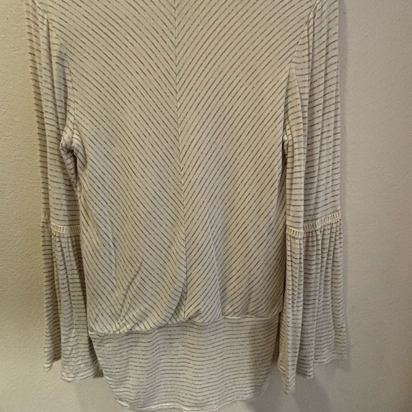 Knox Rose Cream Bell Sleeve Blouse Relaxed Fit - Picture 5 of 5